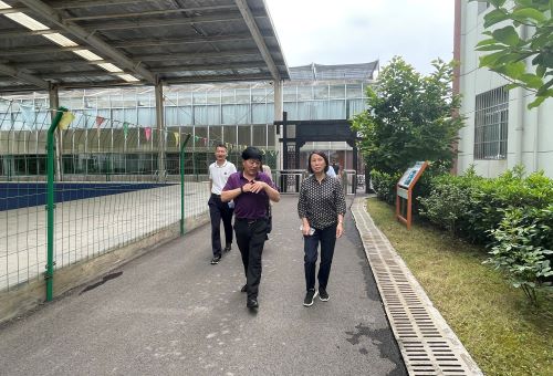 省民宗委一级巡视员吴红娅一行到清江鲟龙调研